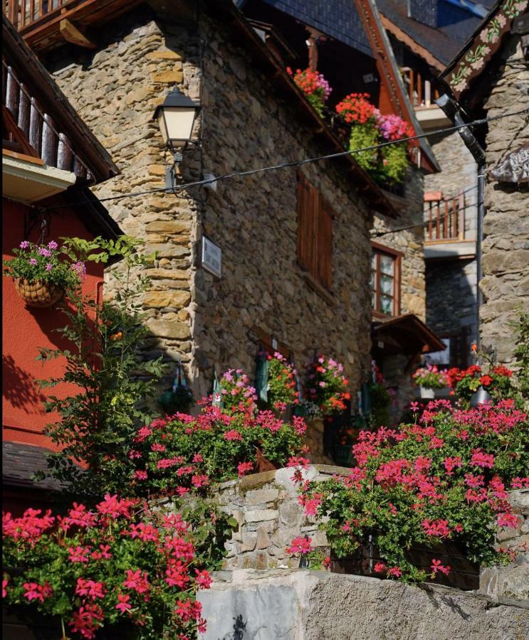 Casa De Piedra Con Encanto En El Bonito Pueblo De Bagergue 外观 照片